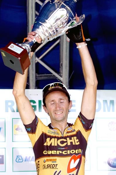 Davide Rebellin (Miche-Guerciotti) with his winner's trophy.