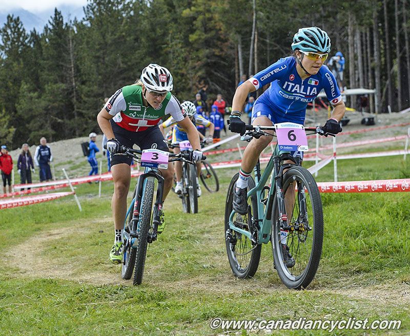 Chiara Teocchi passes Kathrin Stirnemann