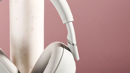 Sony WH-1000XM6 hinge