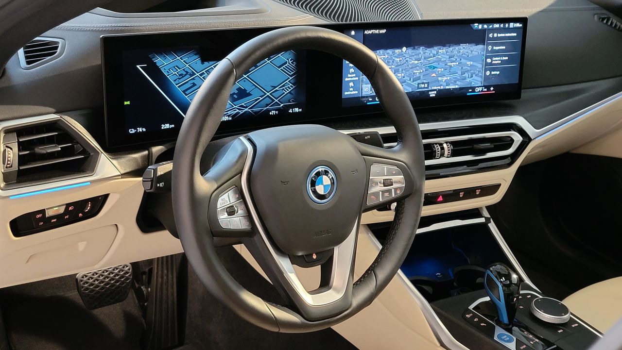 Steering wheel and large displays inside the BMW i4