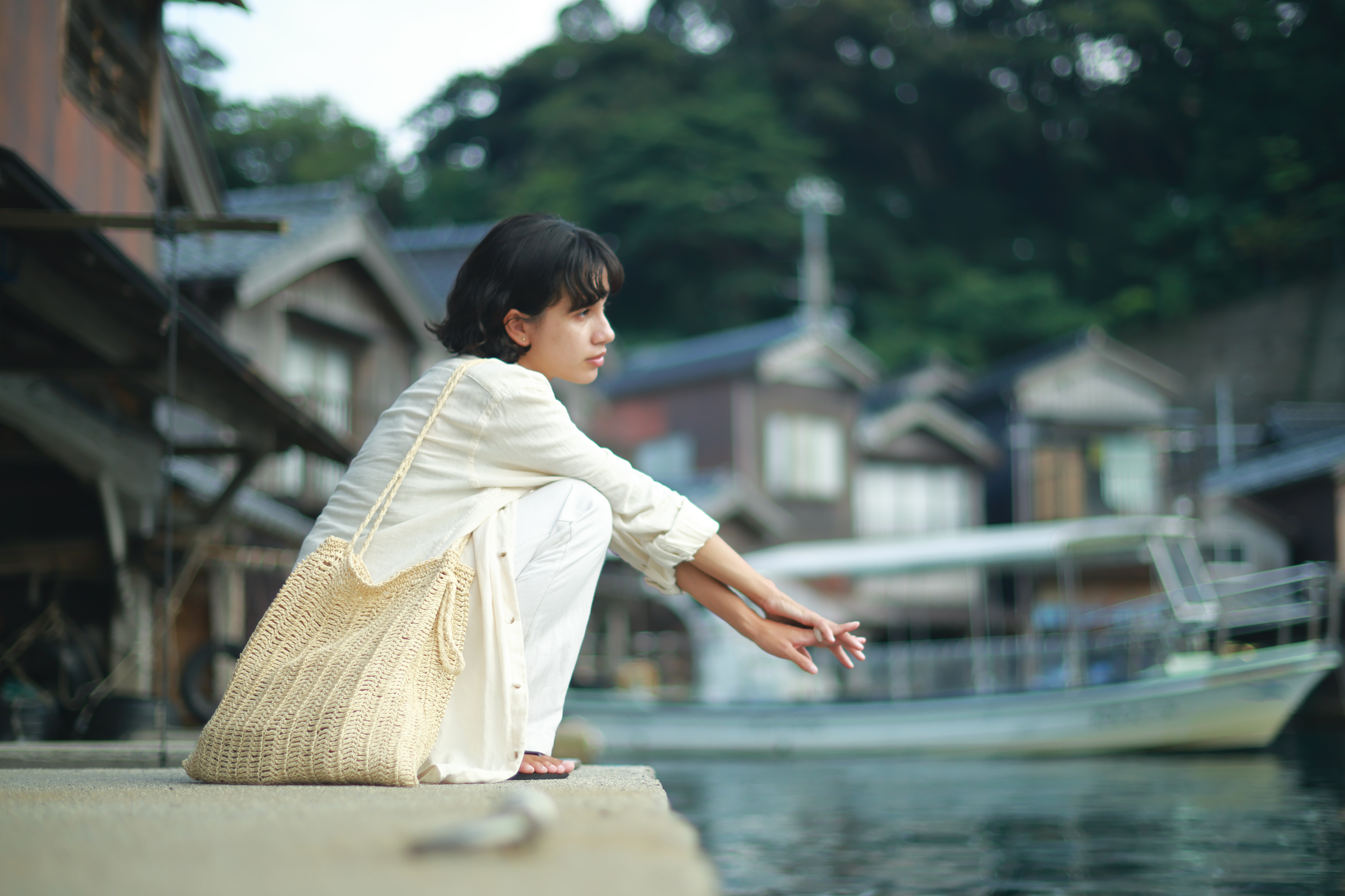 Canon RF 45mm F1.2 STM sample images: woman crouched beside water's edge