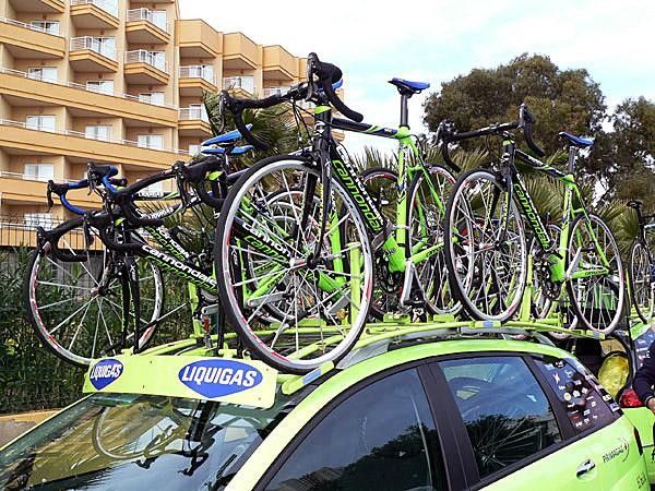 A fleet of new Cannondale System Six bikes await atop the Liquigas car.