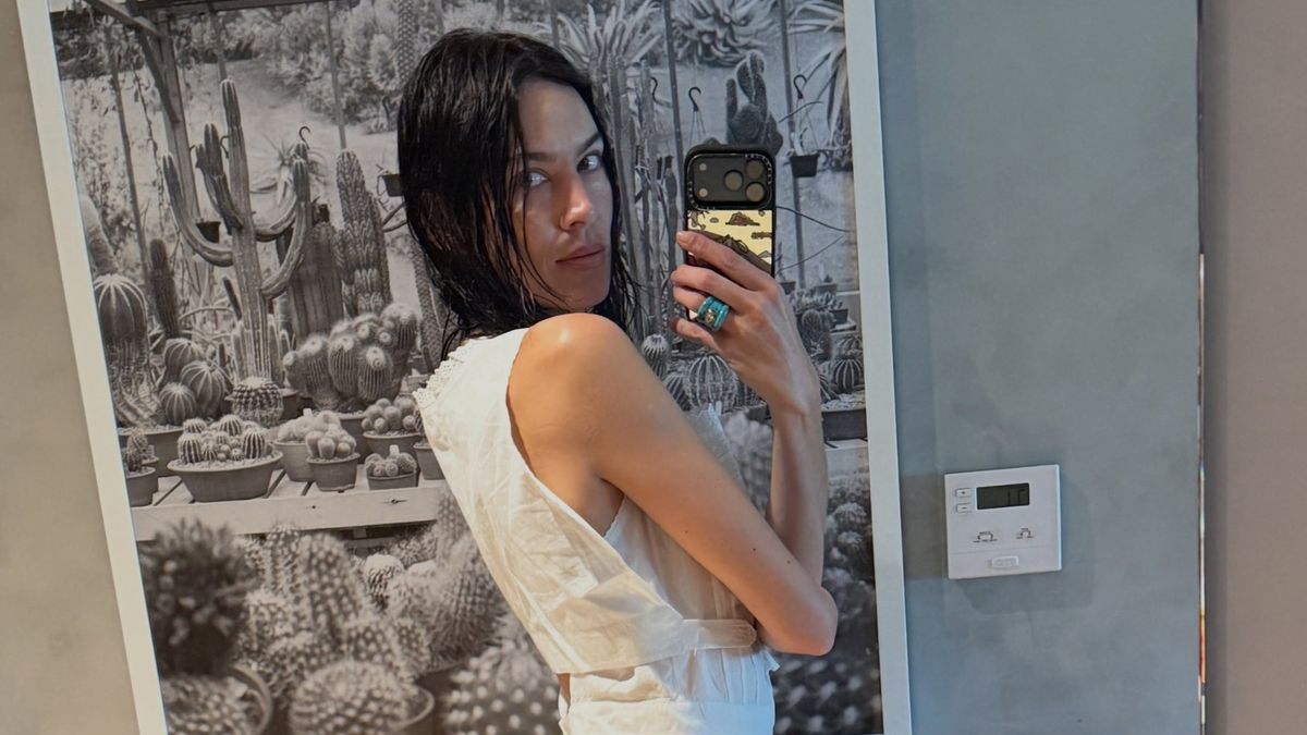 Alexa Chung Just Wore the Anti-Jeans Trend I Never Expected to See Her In