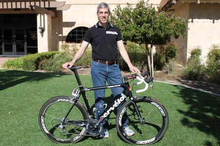 Cervélo race engineer, Damon Rinard with Bos' S3.