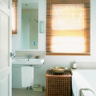 bathroom with bathtub and mosaic tiles