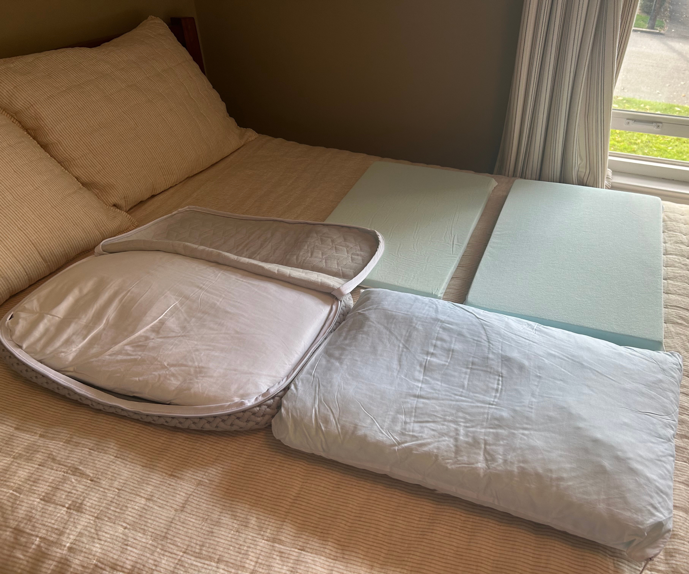 a pillow with many layers of padding spread out on a bed
