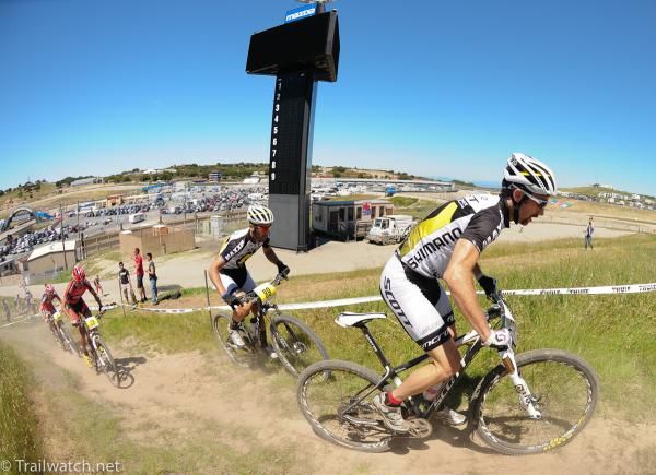 Derek Zandstra (Scott 3Rox Racing) with teammate Geoff Kabush close behind