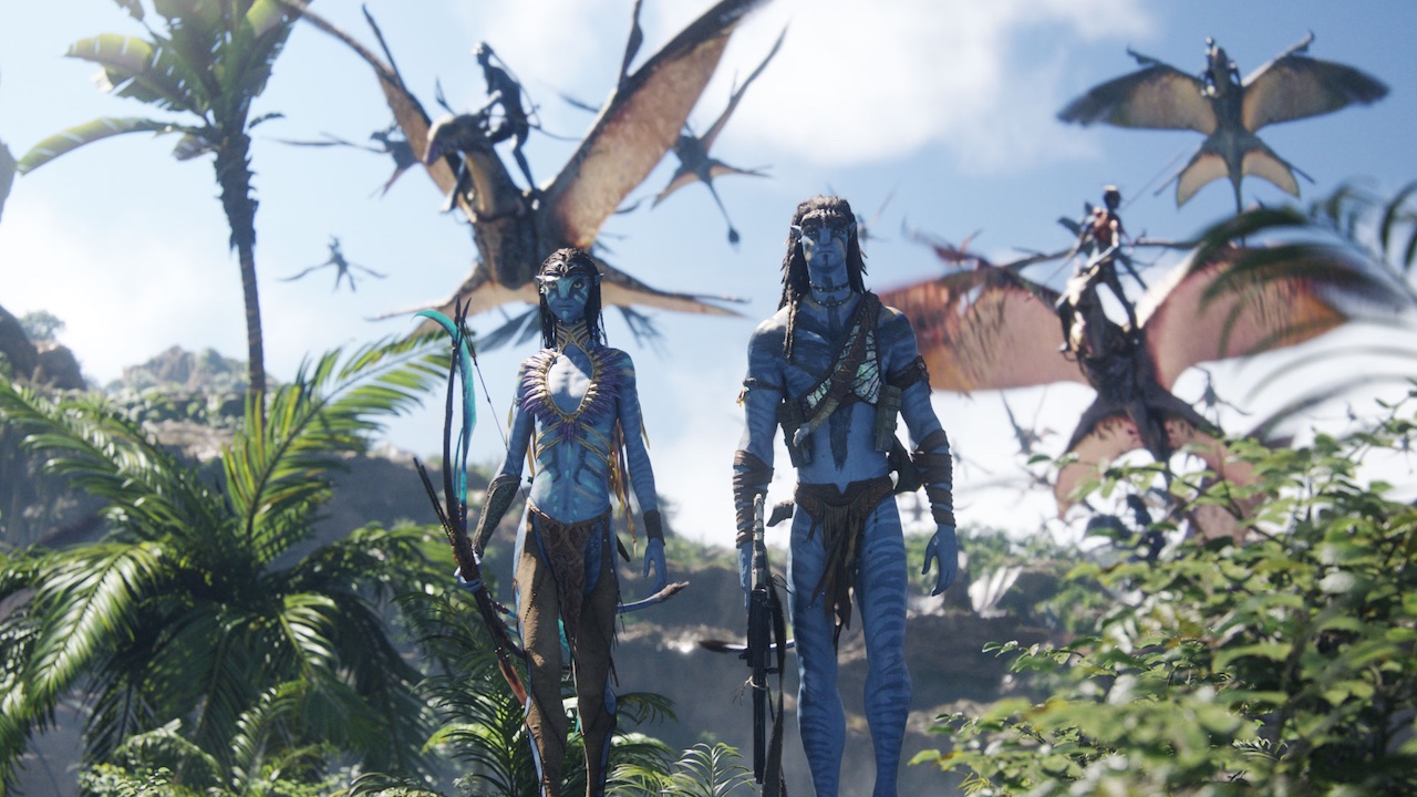 L-R) Neytiri (Zoe Saldaña) and Jake Sully (Sam Worthington) in 20th Century Studios&#039; AVATAR: FIRE AND ASH.