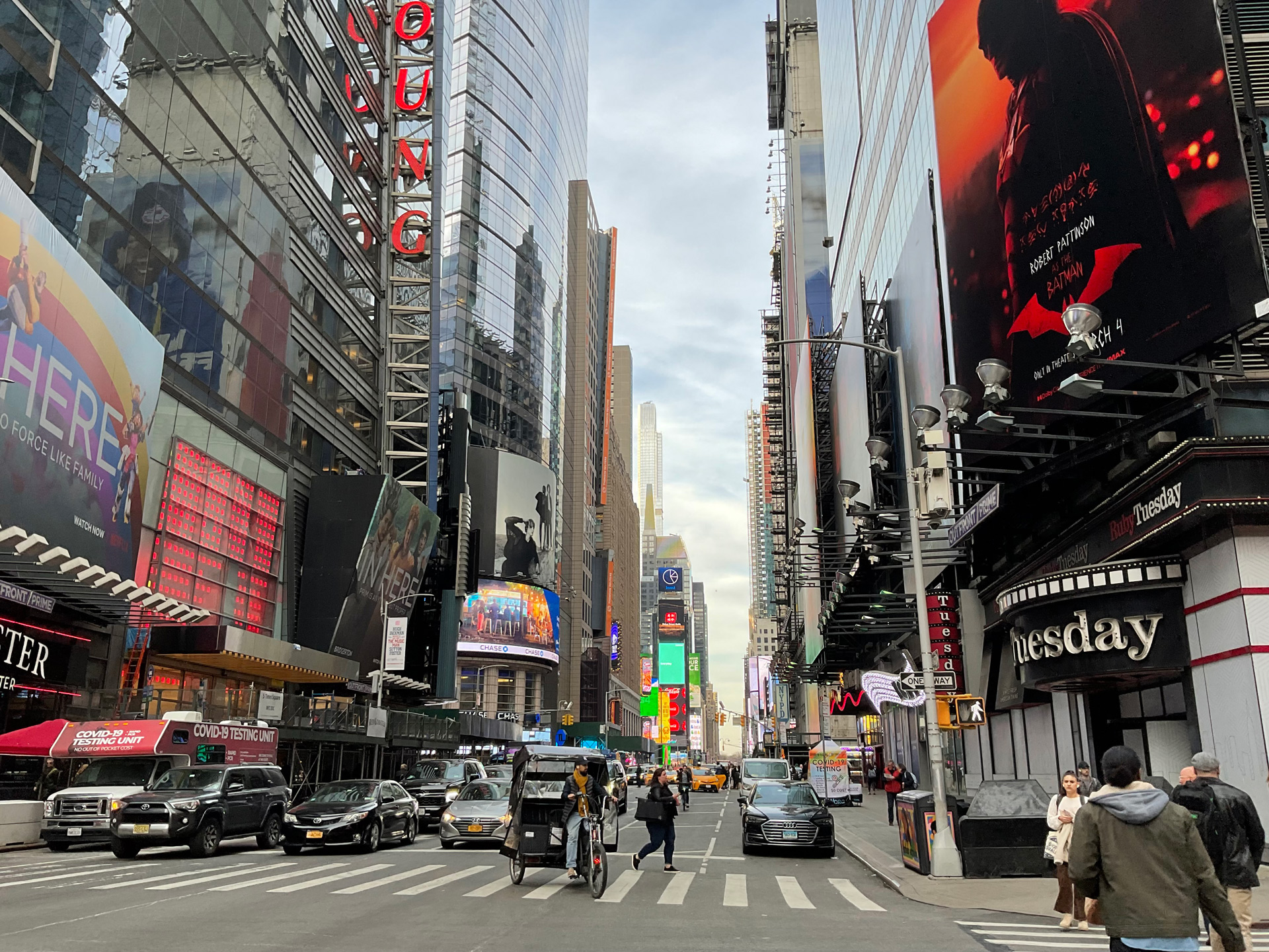 Apple iPad Air 2022 12MP wide Times Square photo