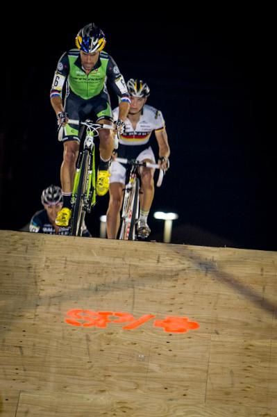 Tim Johnson (Cannondale - Cyclocrossworld) leads over the fly-over.