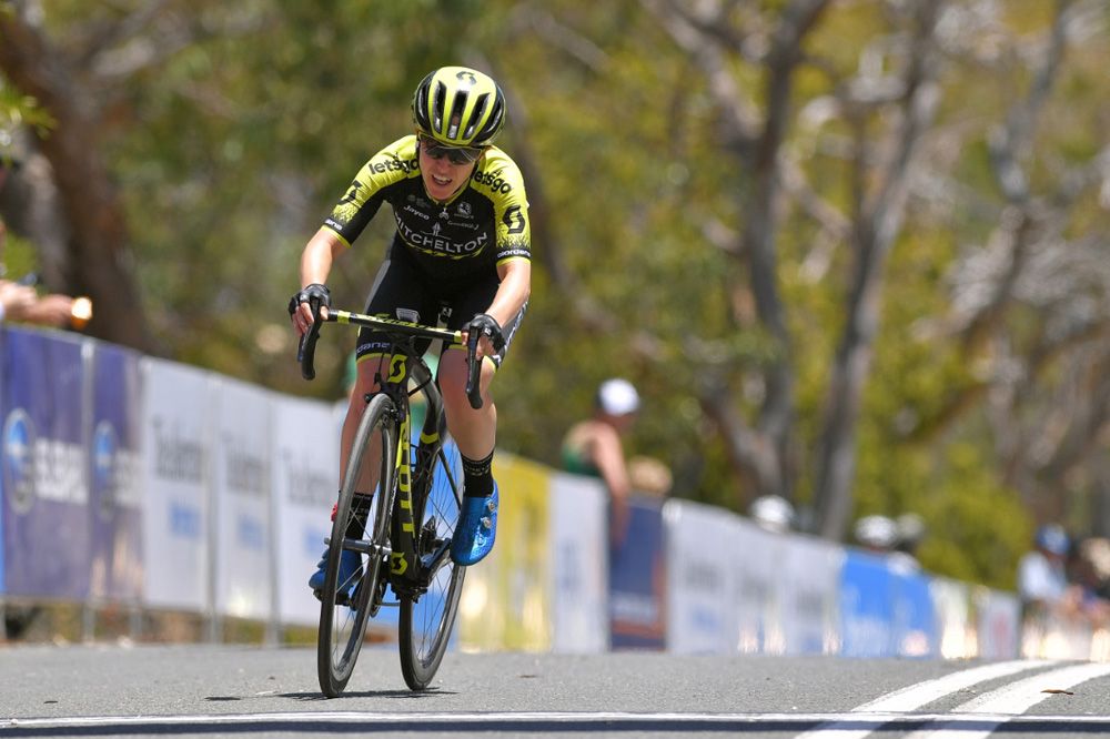 Amanda Spratt (Mitchelton-Scott) hits the line