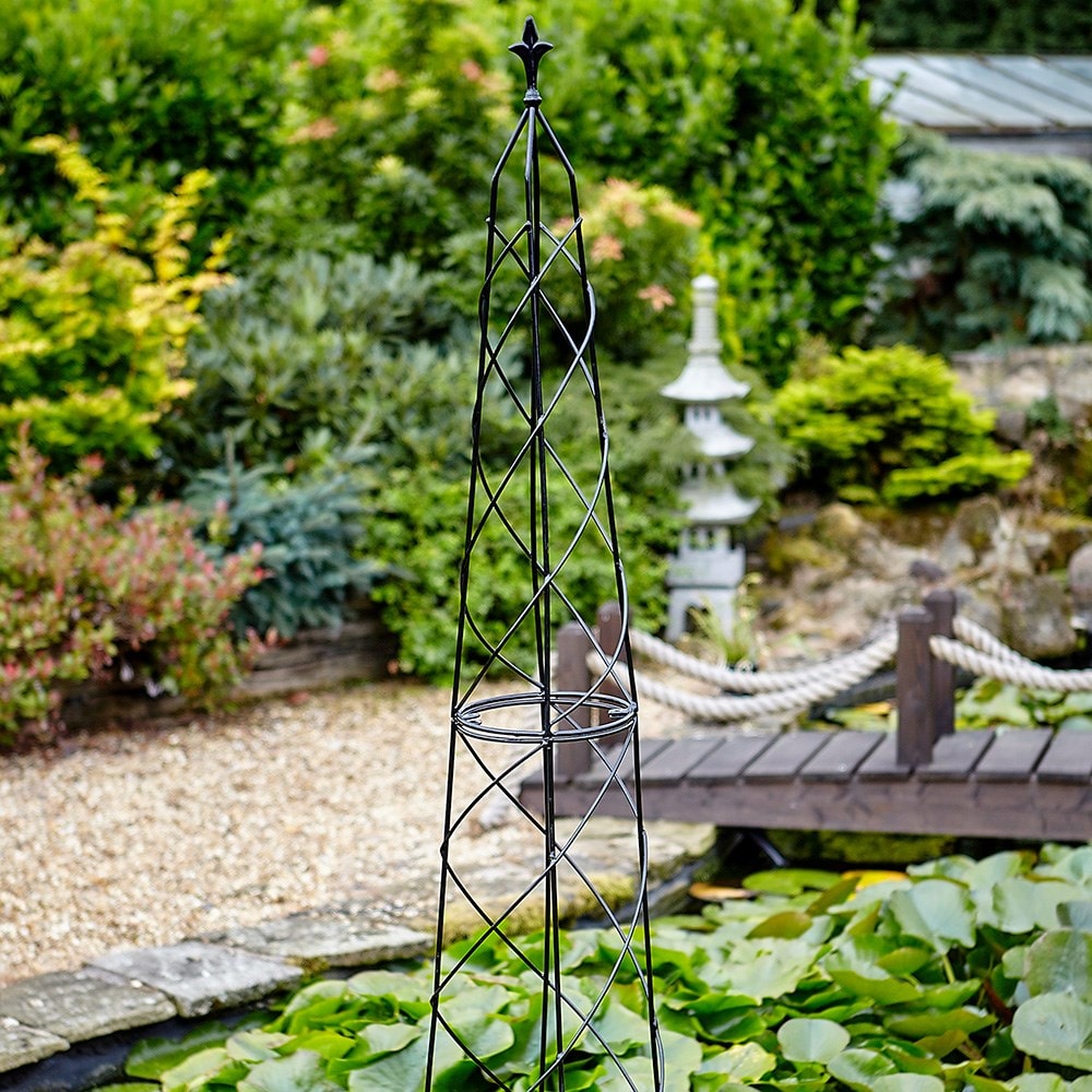 Fleur De Lys Obelisk - Black
