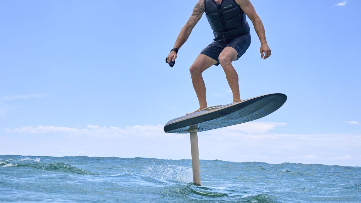 Is eFoiling the best water sport ever? I learned to ride a Fliteboard