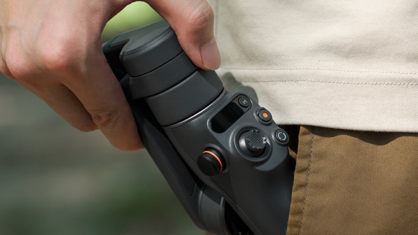 The DJI OM 6 fits in a person's pocket