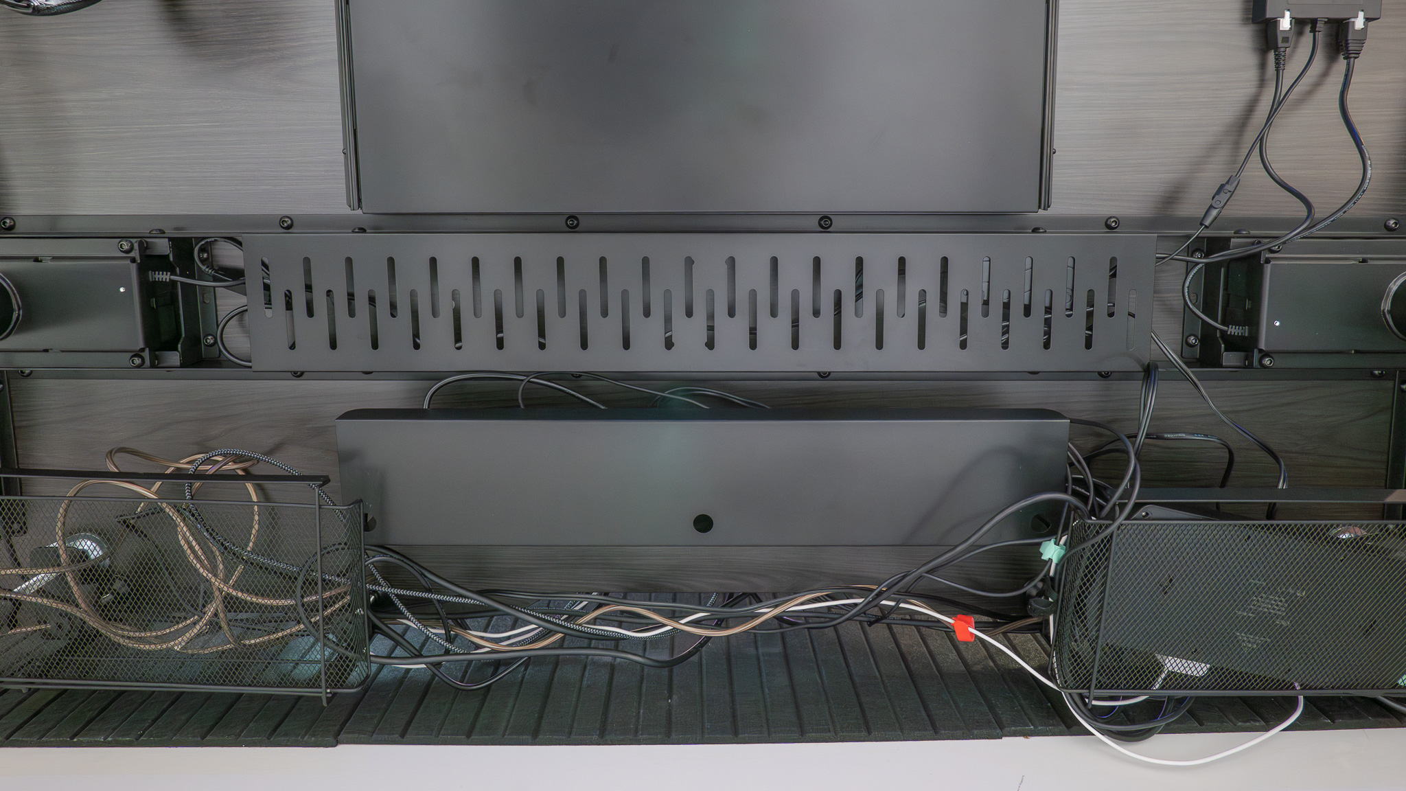 Cougar E-Odyssey - Cable Management