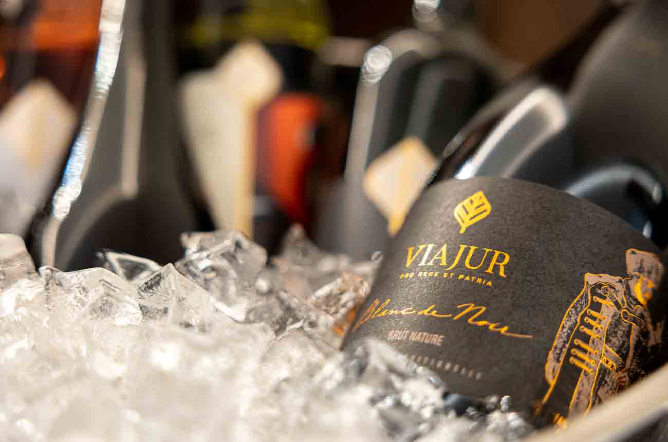 VIAJUR Blanc de Noir wine
