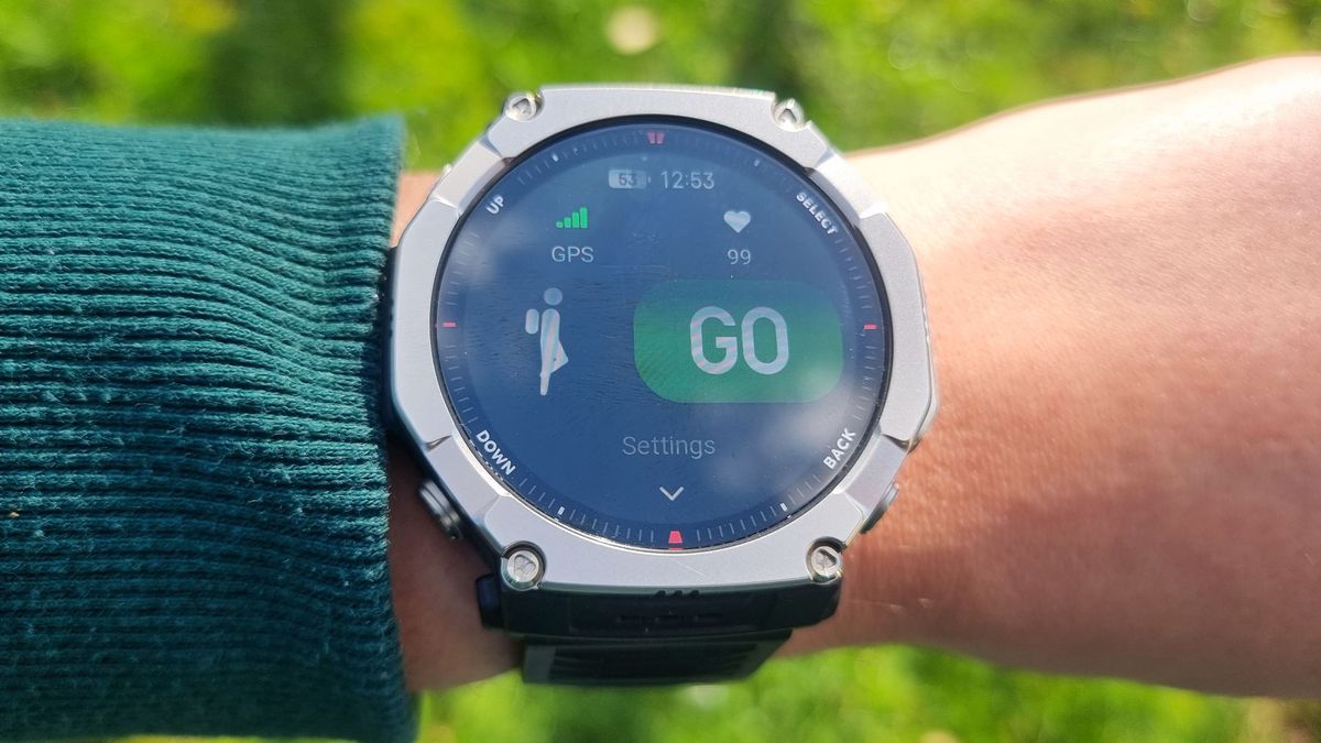 a close-up picture of the hiking sports mode in the Amazfit T-Rex Ultra 2
