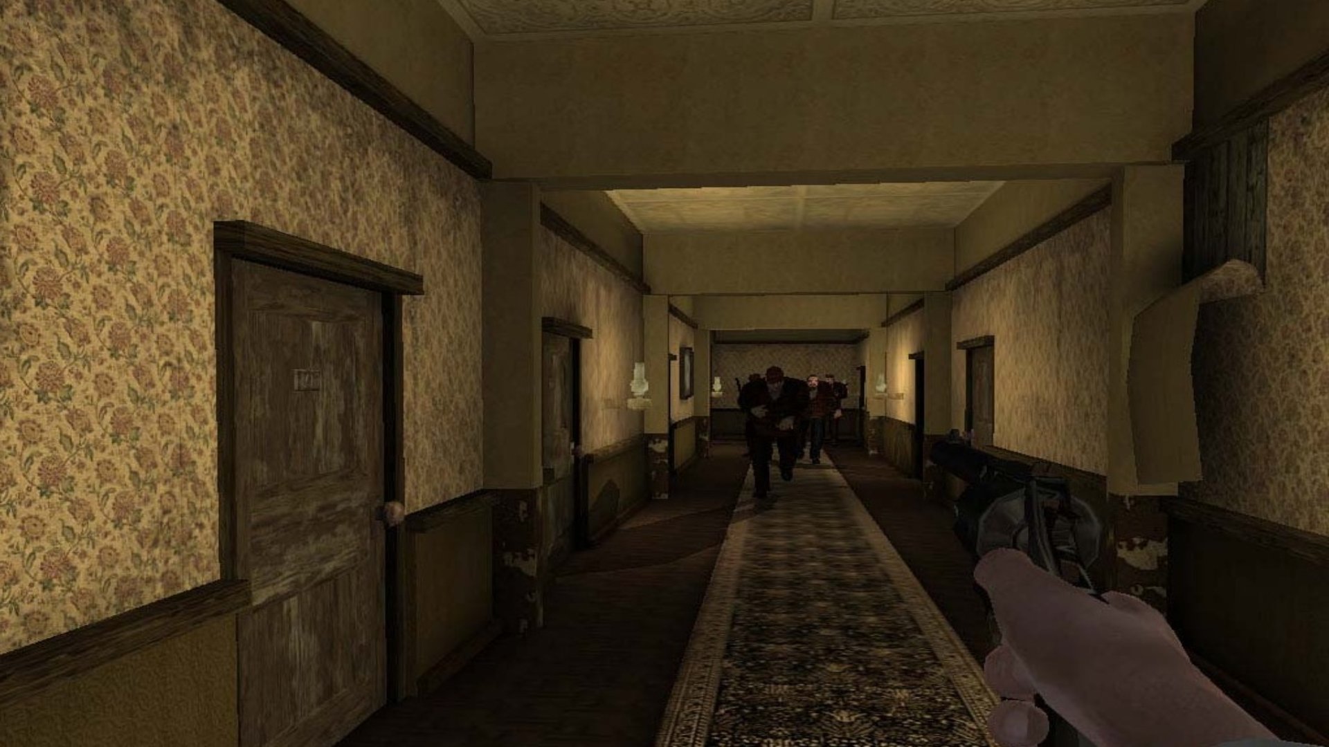 Call of Cthulhu: Dark Corners of the Earth screenshot of Innsmouth residents approaching down a long hallway