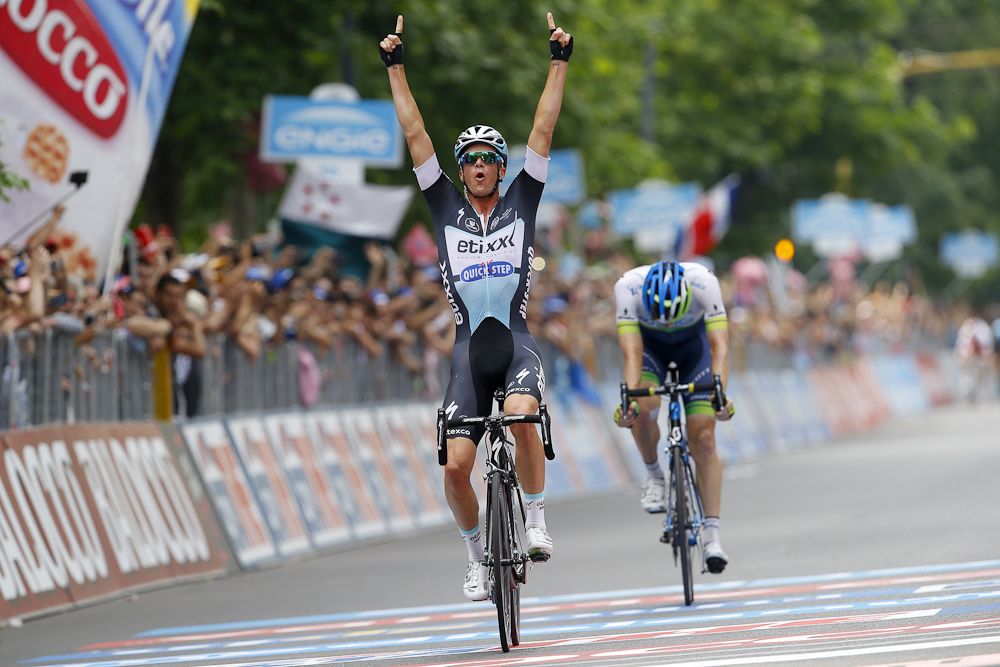 Iljo Keisse wins the final Giro d'Italia stage ahead of Luke Durbridge.