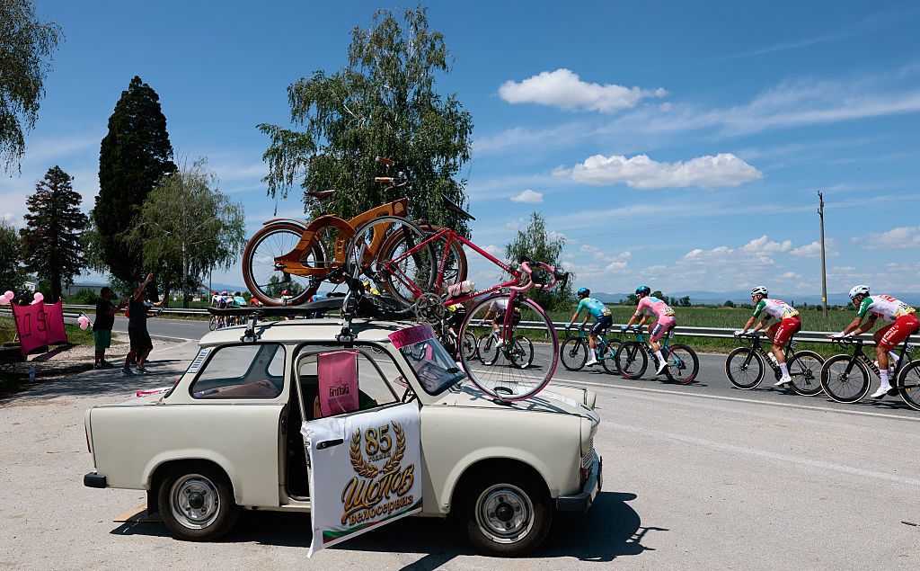 XDS Astana Team Uruguayan rider Guillermo Silva (C) wearing the overall leader's pink jersey (Maglia Rosa) rides during the 3nd stage of the Giro d'Italia 2026 - Tour of Italy cycling race between Plovdiv and Sofia, Bulgaria, on May 10, 2026. (Photo by Luca Bettini / AFP)