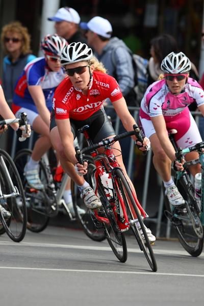 Vicky Whitelaw (HP Pinarello) defended her race lead to become the first Honda Hybrid Women's Tour winner.