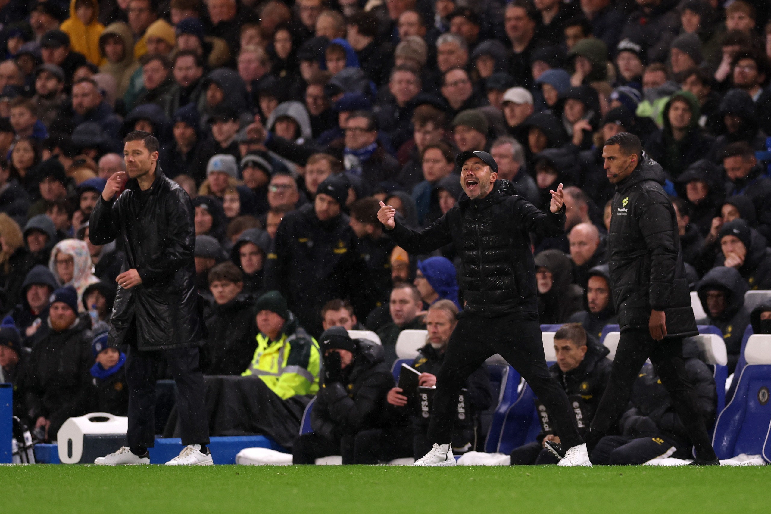 Roberto De Zerbi, Manager of Tottenham Hotspur, reacts during the Premier League 2026/27 match between Chelsea FC and Tottenham Hotspur at Stamford Bridge on October 24, 2026 in London, England.
