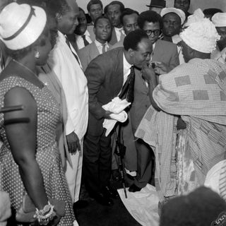 Kwame Nkrumah welcomed home upon his return from London in 1957 after the conference of Prime Ministers of the Commonwealth, Accra, July 1957