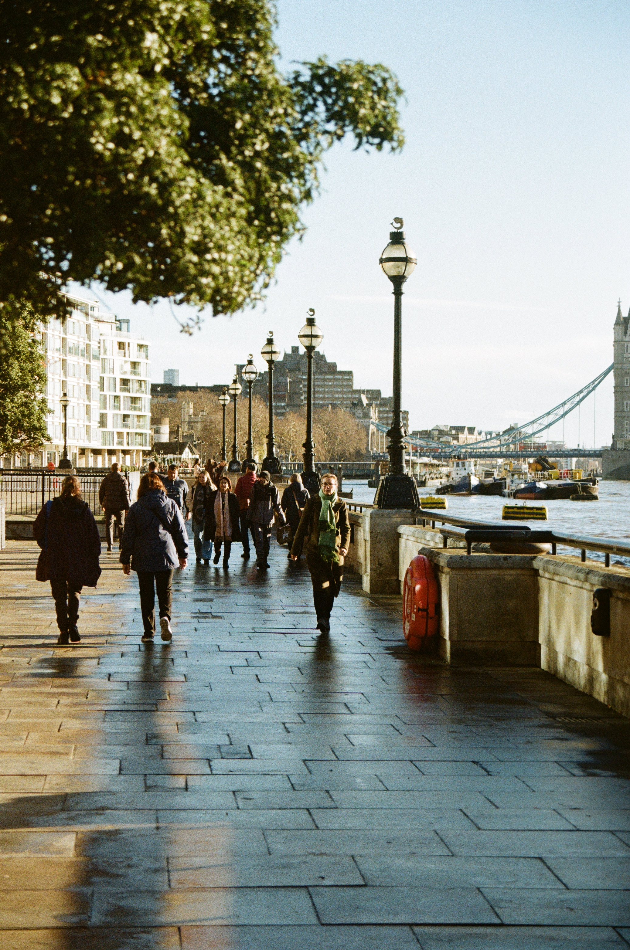 Sample image of Kodak Kodacolor 100 showing people walking on riverside path