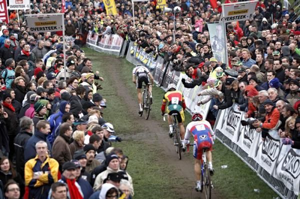 Niels Albert (BKCP - Powerplus) leads Sven Nys (Landbouwkrediet-Colnago) and Zdenek Stybar (Telenet Fidea)