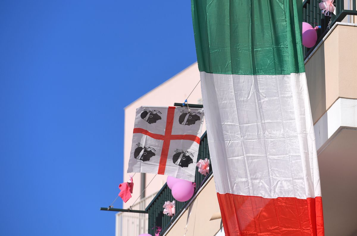 The Sardinian and Italian flags fly at the team presentation