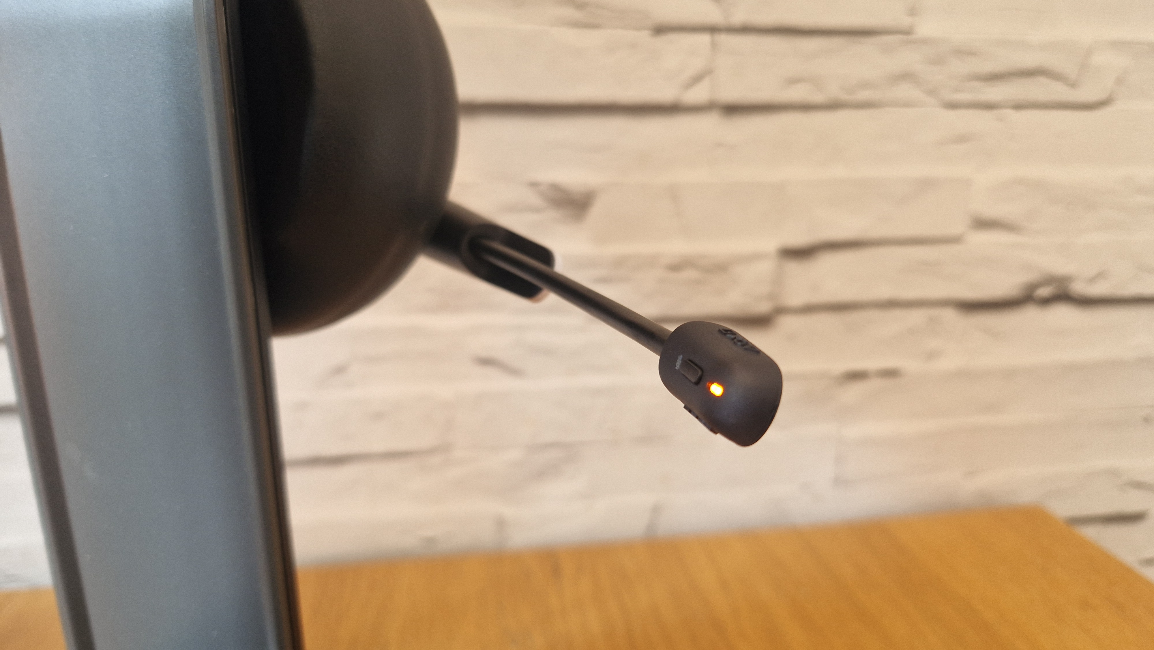 A close up picture of the PlayStation Pulse Elite headset's microphone