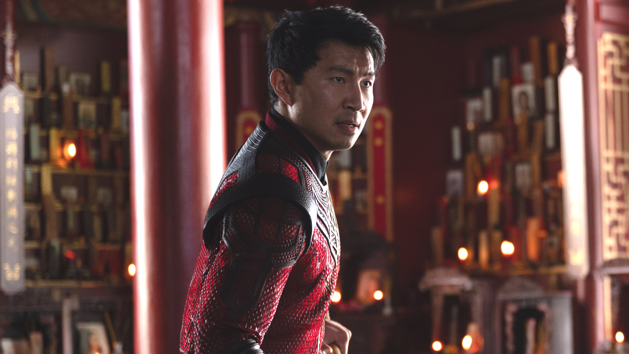 Shang-Chi (Simu Liu) fights in Shang-Chi and the Legend of the Ten Rings.