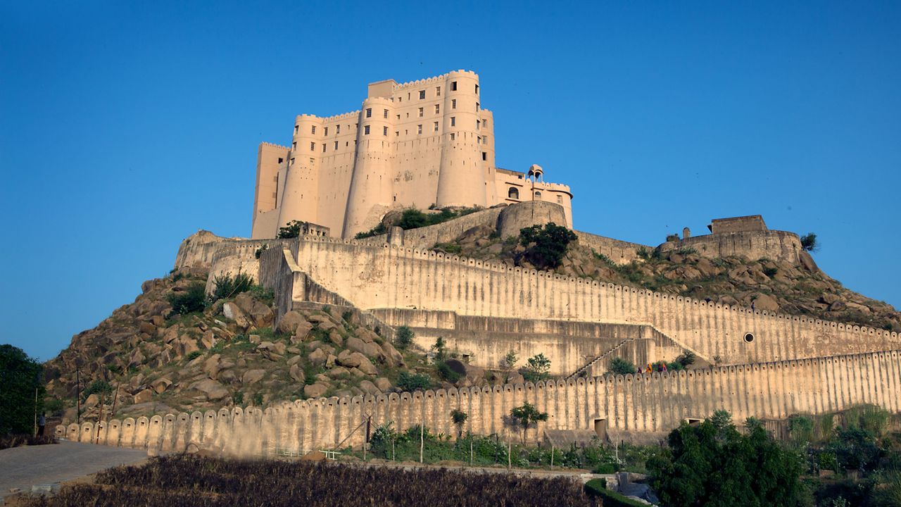 alila_fort_bishangarh_-_exterior_colour_3_min.jpg