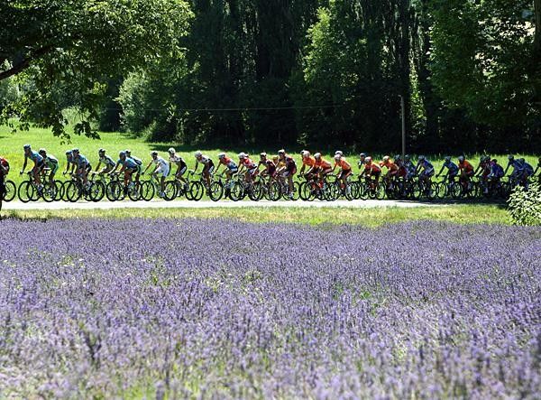 The peloton enjoyed another day of good weather
