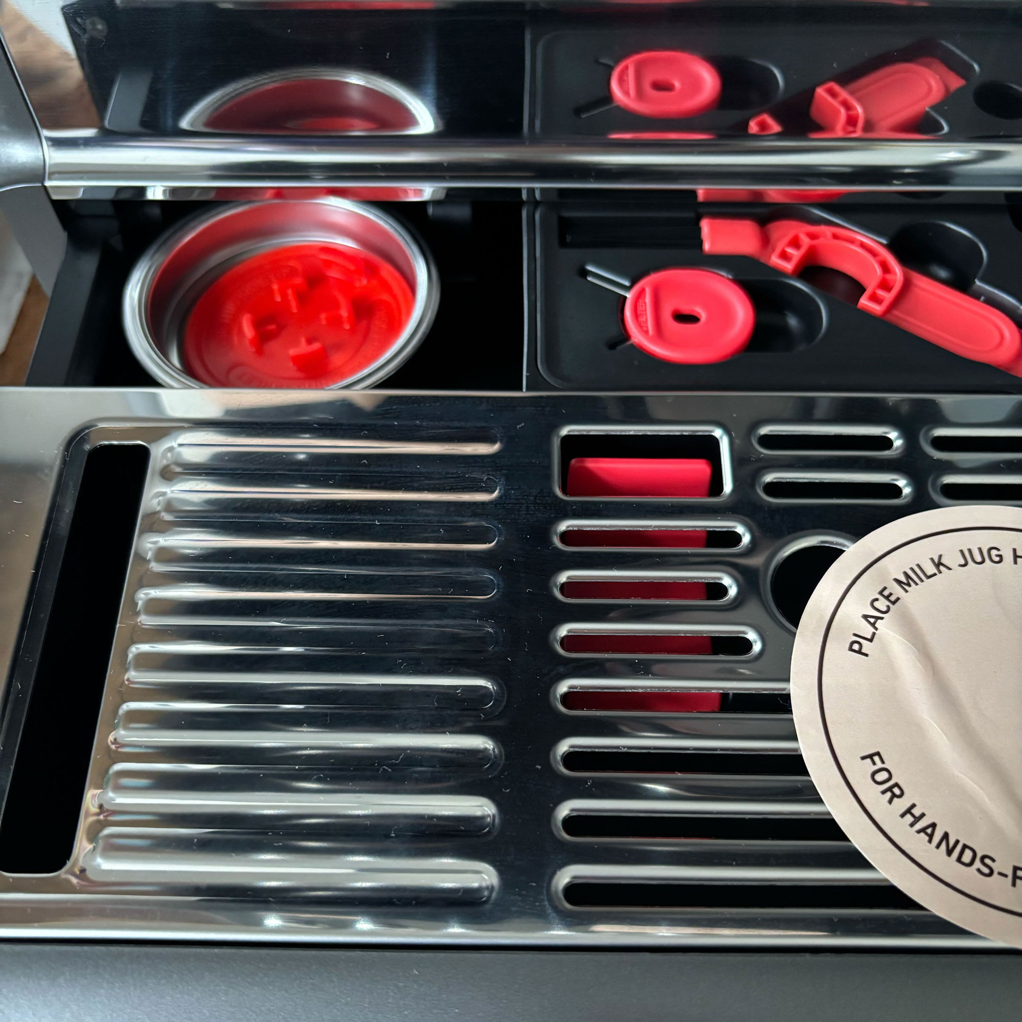 Silver drip tray with secret compartment for red brushes and second filter