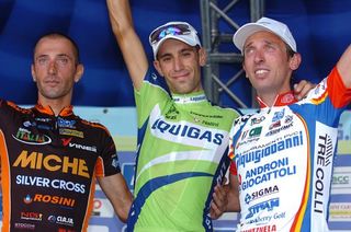 Vincenzo Nibali (Liquigas) tops the GP Camaiore podium, Massimo Giunti (Miche-Silver Cross) and Leonardo Bertagnolli (Diquigiovanni) l & r.