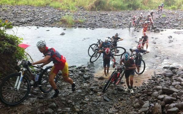 Racers in a long line across the stream