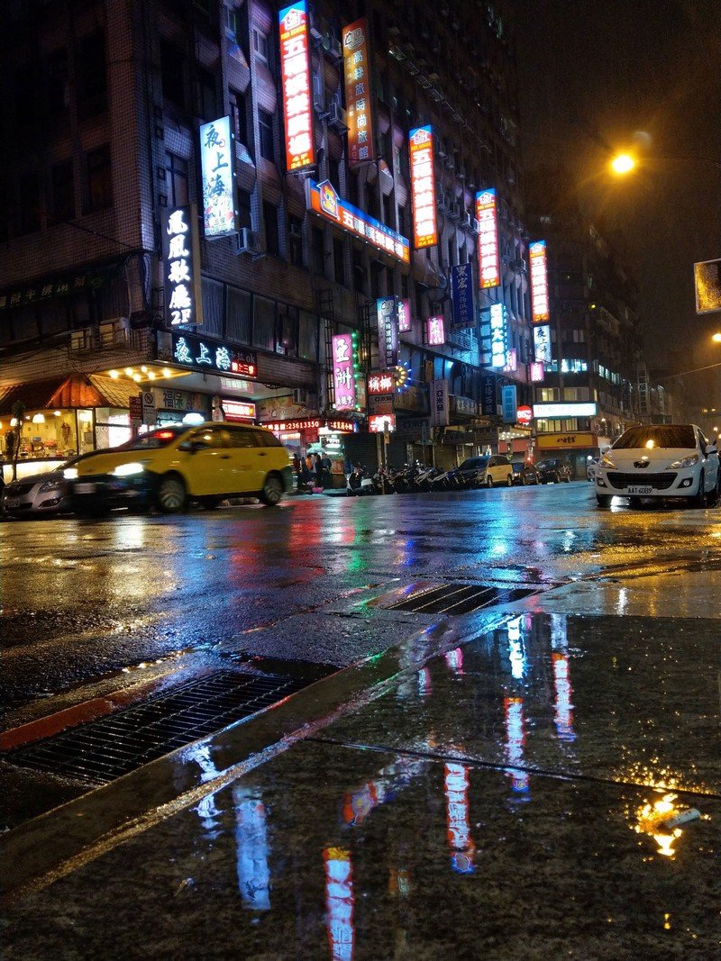HTC U11+ sample
