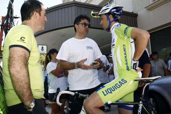 Liquigas-Cannondale directuer sportif Stefano Zanatta talks to Ivan Basso