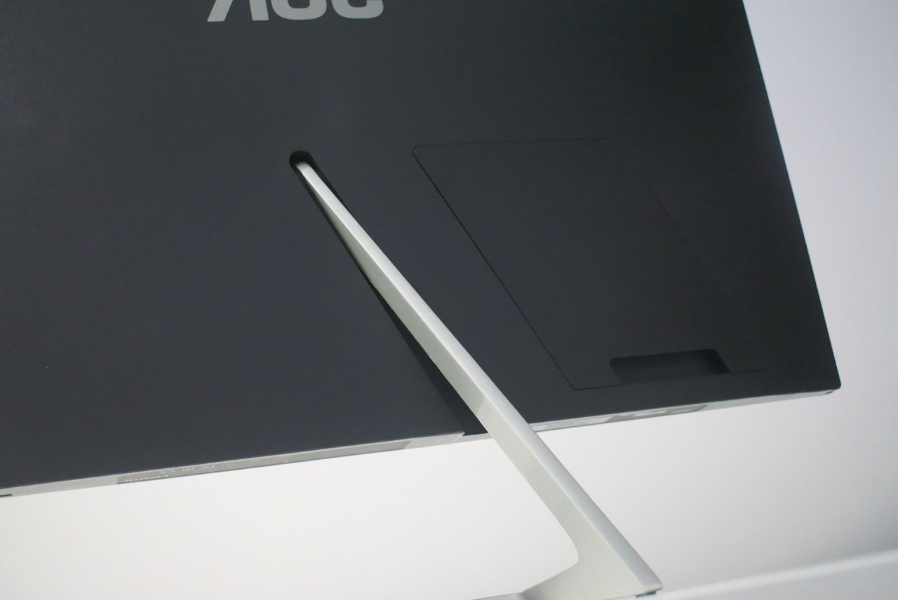 AOC Q27T1