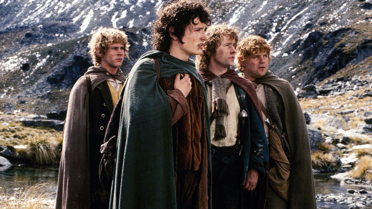 See The Four Hobbits From LOTR Reuniting At A Restaurant And Totally Making The Day Of A Nearby Fan
