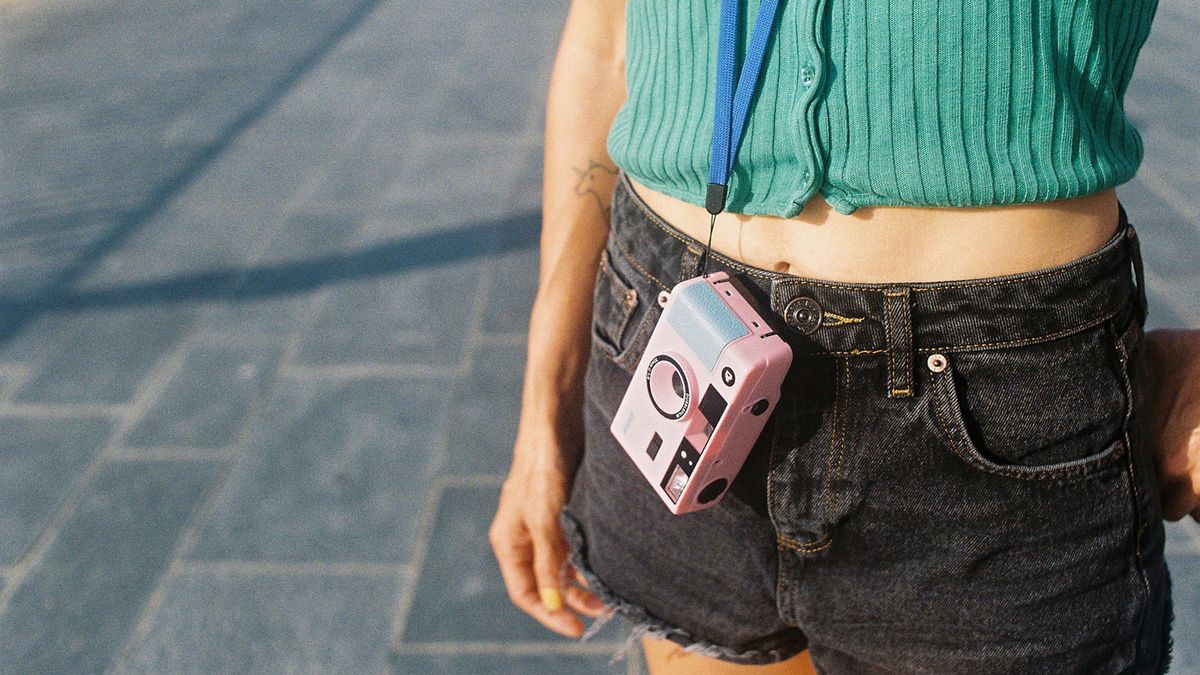 Love nostalgia but hate waste? Try the dubblefilm reusable disposable camera