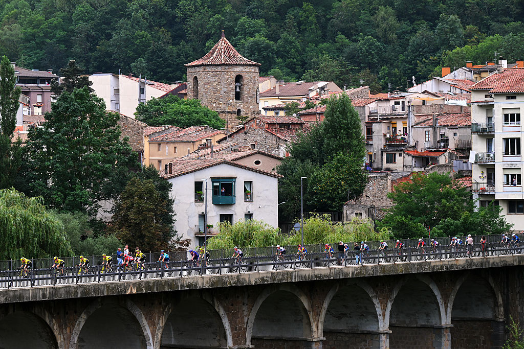 Vuelta a España stage 6 LIVE: Breakaway clear on the first Pyrenean mountain test of the race
