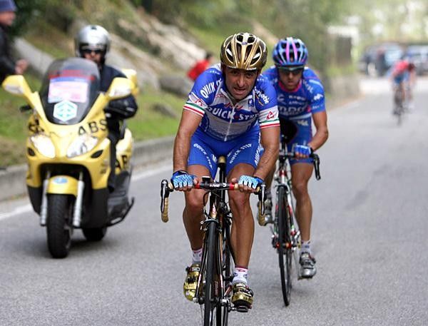 Bettini and Simoni on the Civiglio climb