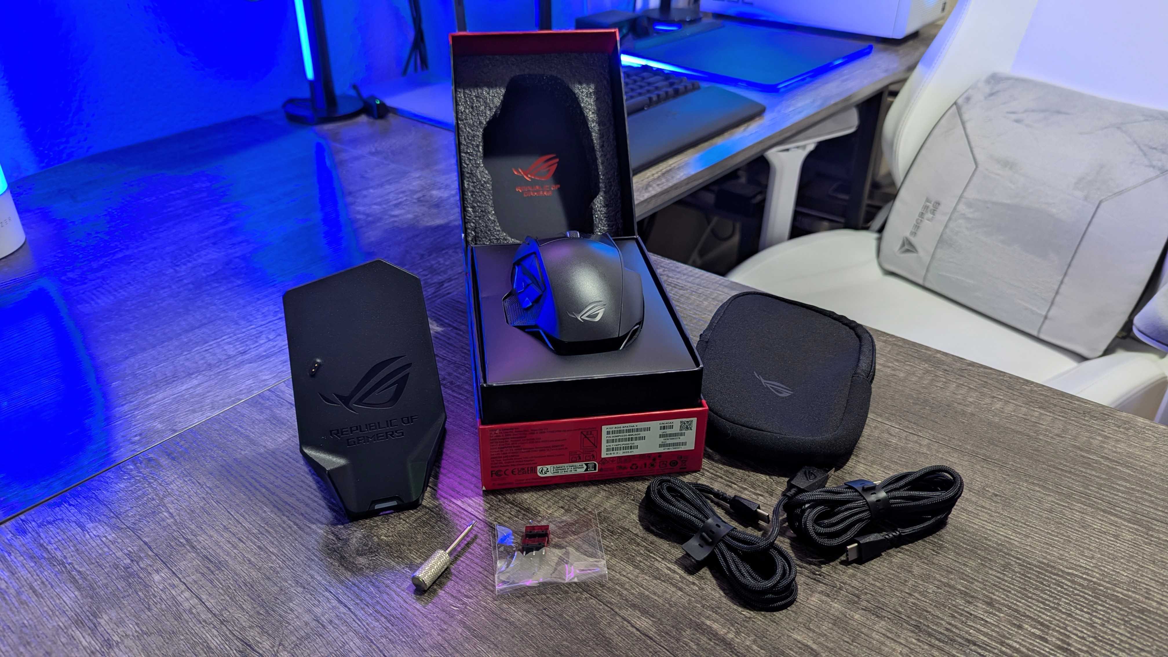 Image of the ASUS ROG Spatha X wireless gaming mouse.