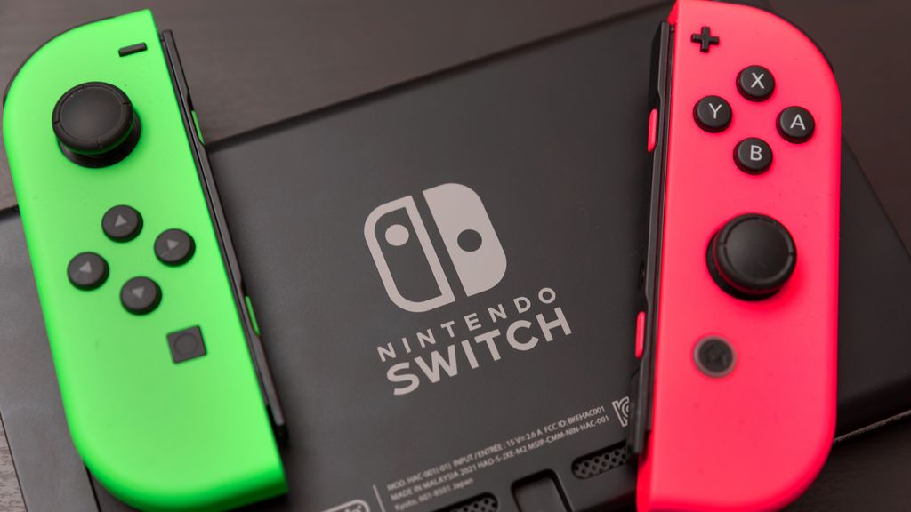 Nintendo Switch vs Nintendo Switch Lite is bigger really better
