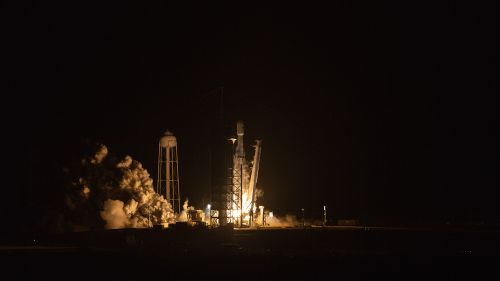 See Stunning Photos of SpaceX Falcon Heavy's First Night Launch | Space