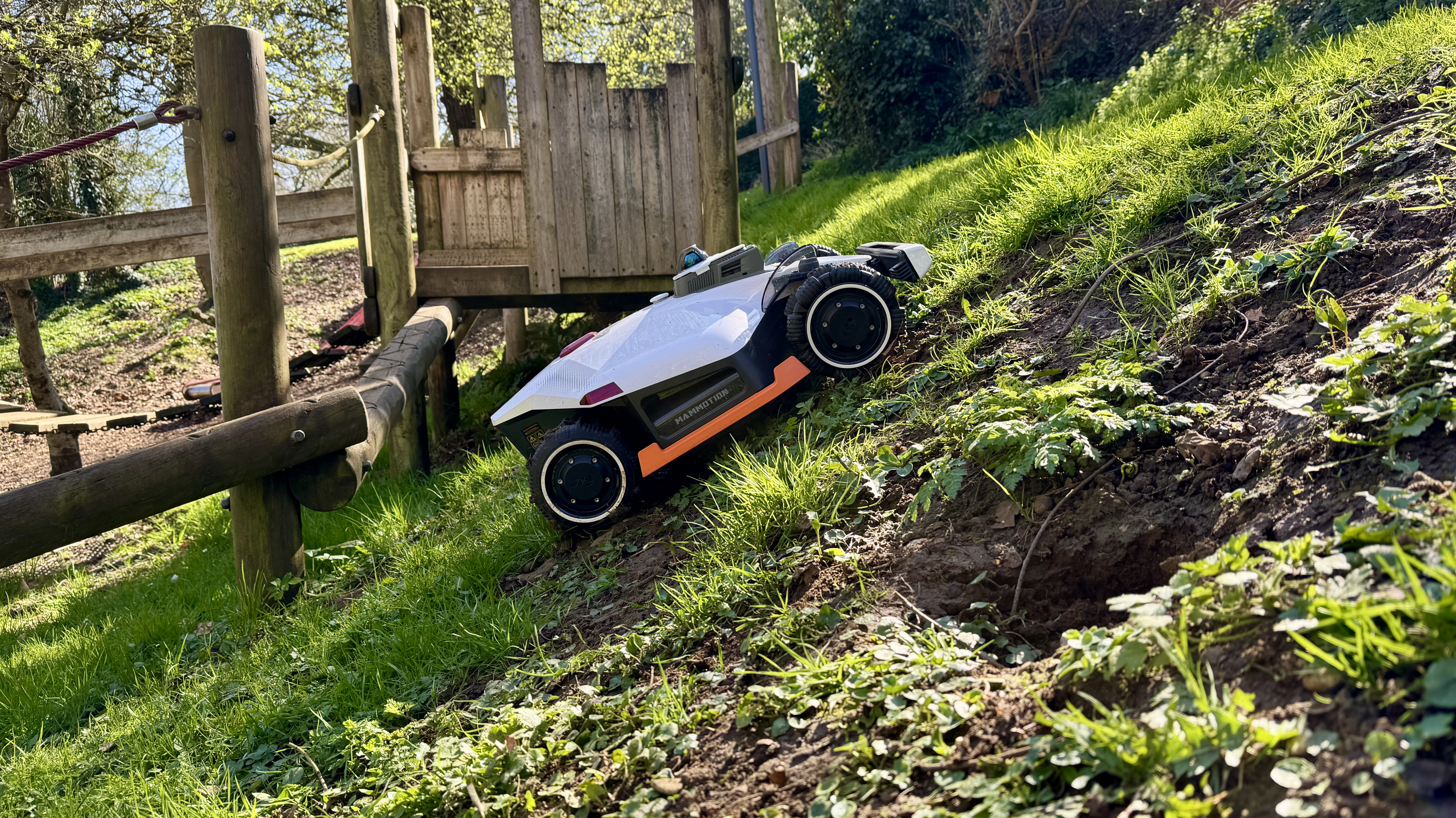 Mammotion LUBA 3 AWD 3000 robot lawn mower