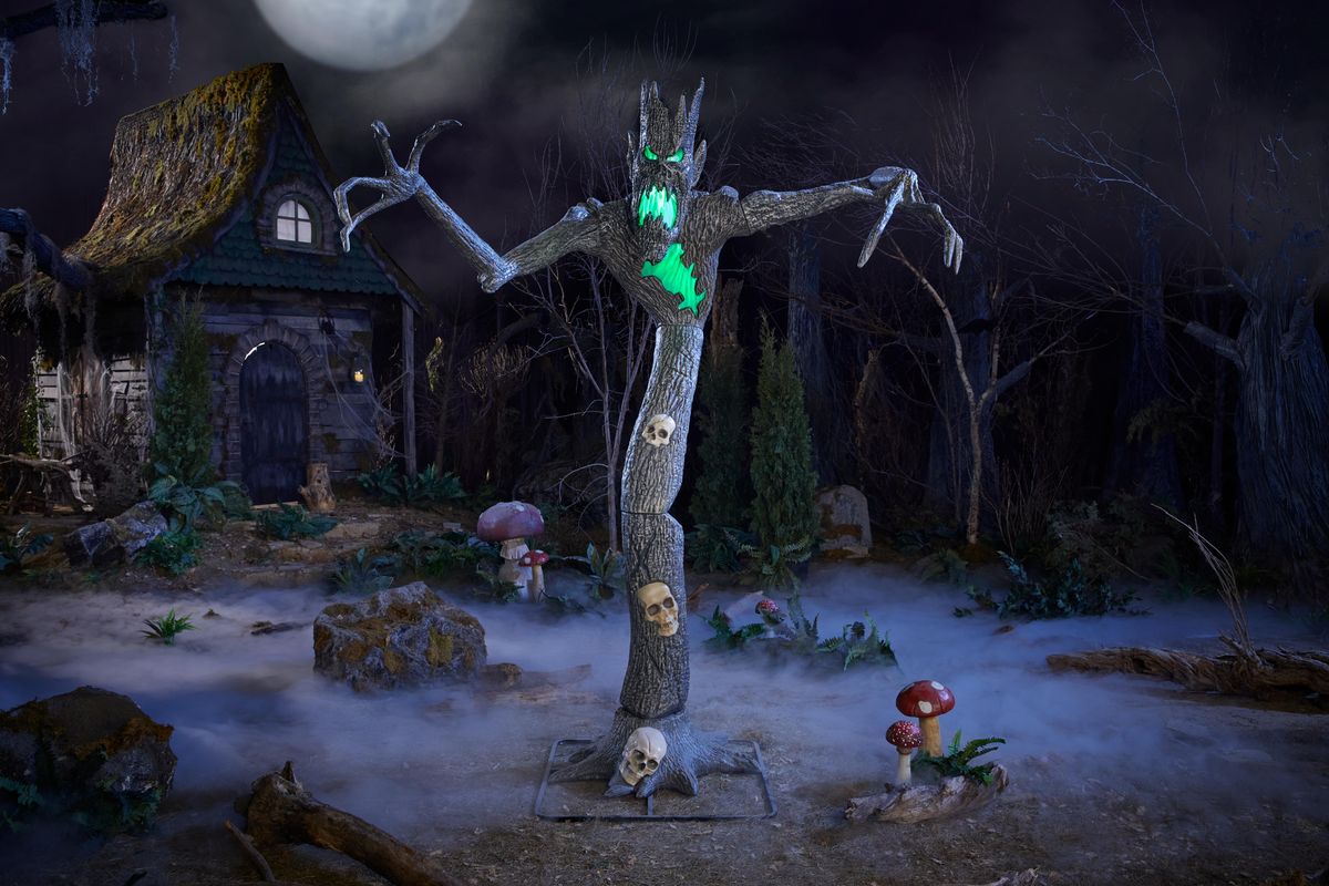 9 FT Wicked Woods Giant-Sized LED Dry Rot Dennis.Jpg