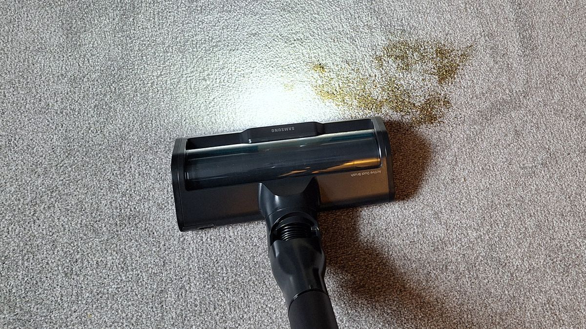 During fine debris suction test on carpet using Samsung Bespoke AI Jet Ultra